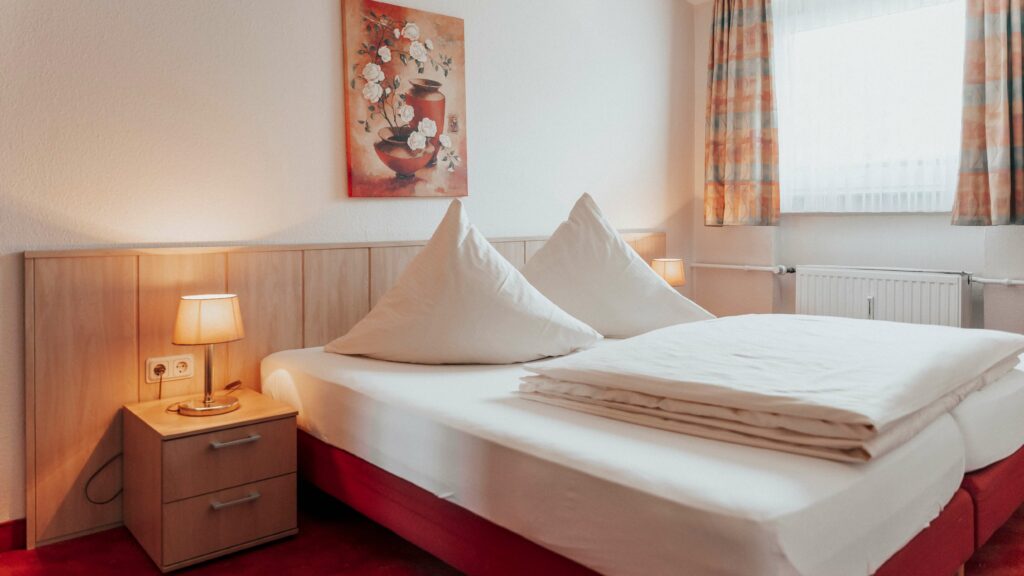 Das Fahrrad Hotel Avantgarde in Hattingen bietet gemütliche, komfortable Zimmer Appartements, Juniorsuiten und Familienzimmer sowie ein Zimmer mit ca. 40m², barrierefreiem Zugang und entsprechender Badausstattung.